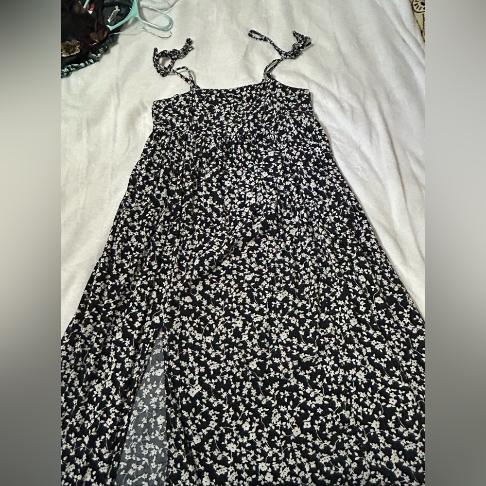 Old Navy Floral Black and White midi Dress with adjustable straps size large